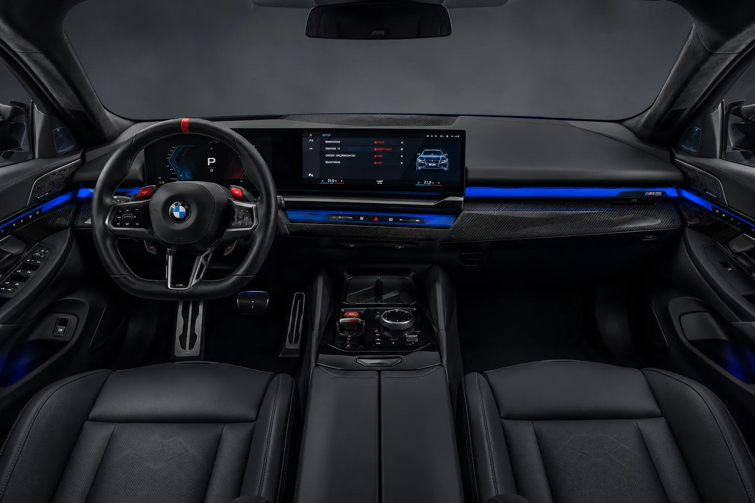 BMW M5 PHEV interior con cuero Merino y fibra de carbono