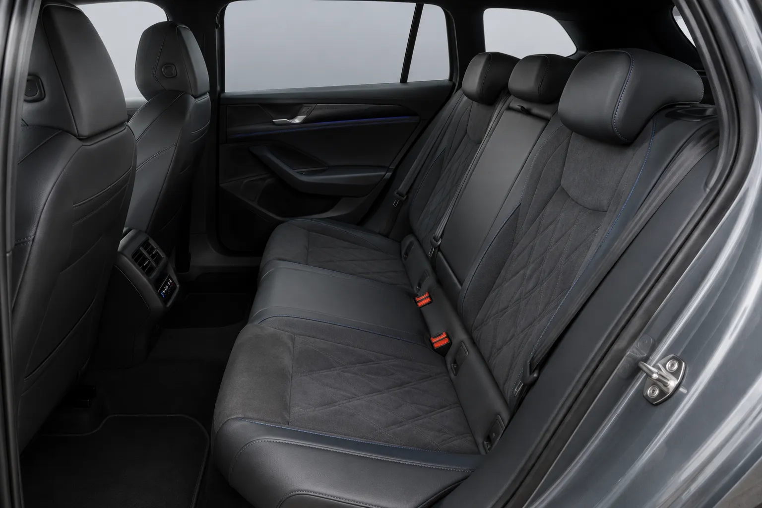 VW Passat Variant vista lateral
